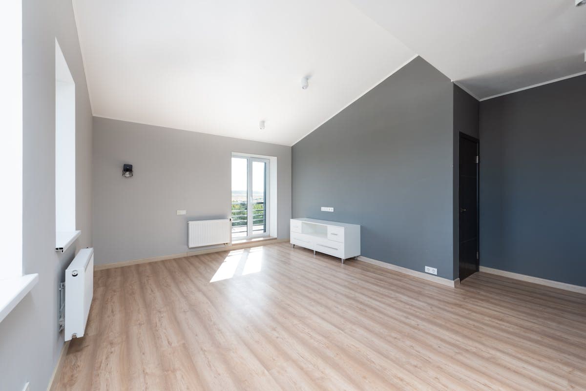 Freshly painted clean empty room ready for new tenants — landlord property preparation guide