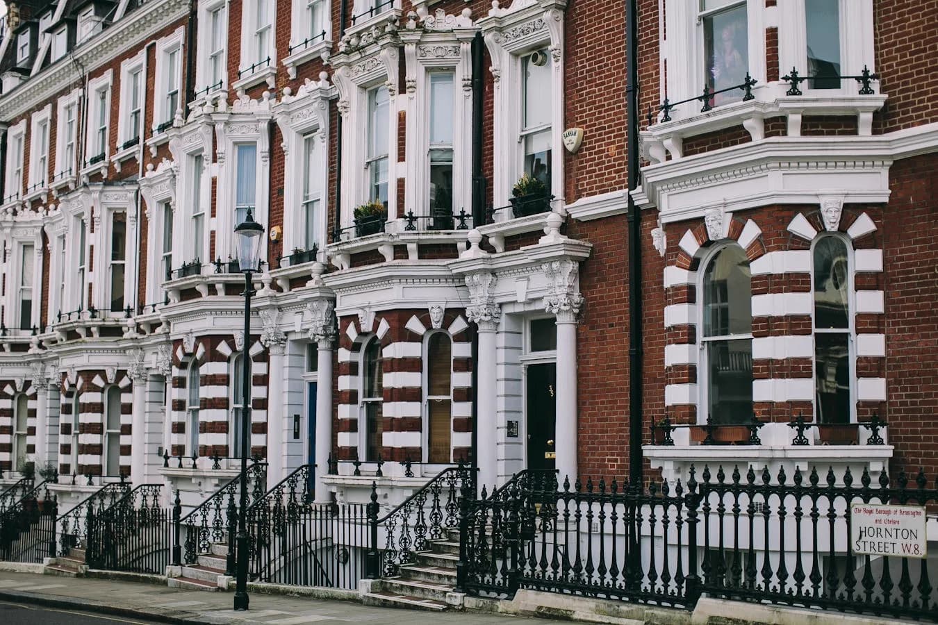 Row of UK terraced rental houses, the landlord and tenant relationships now reshaped by the Renters' Rights Act 2026