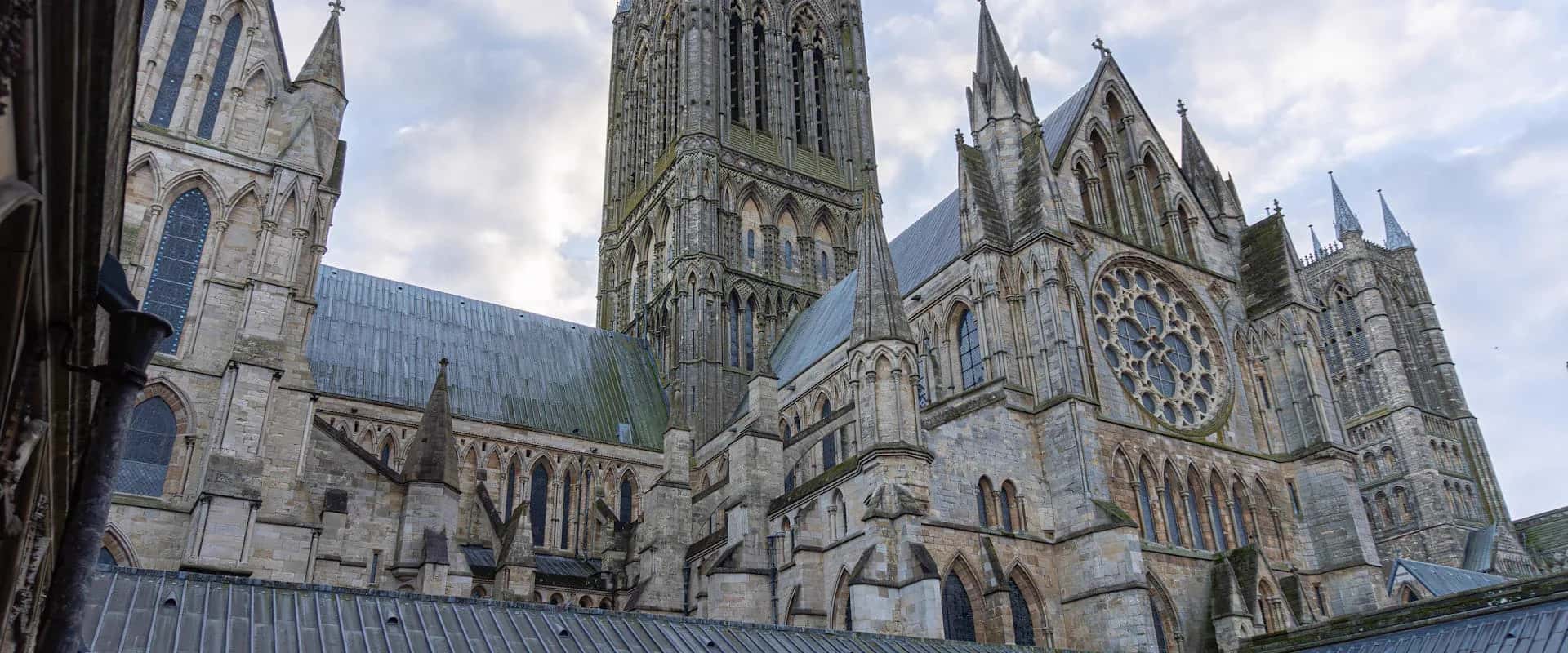 Lincoln Cathedral at night. LWR Group, commercial property maintenance contractor across Lincoln and the East Midlands