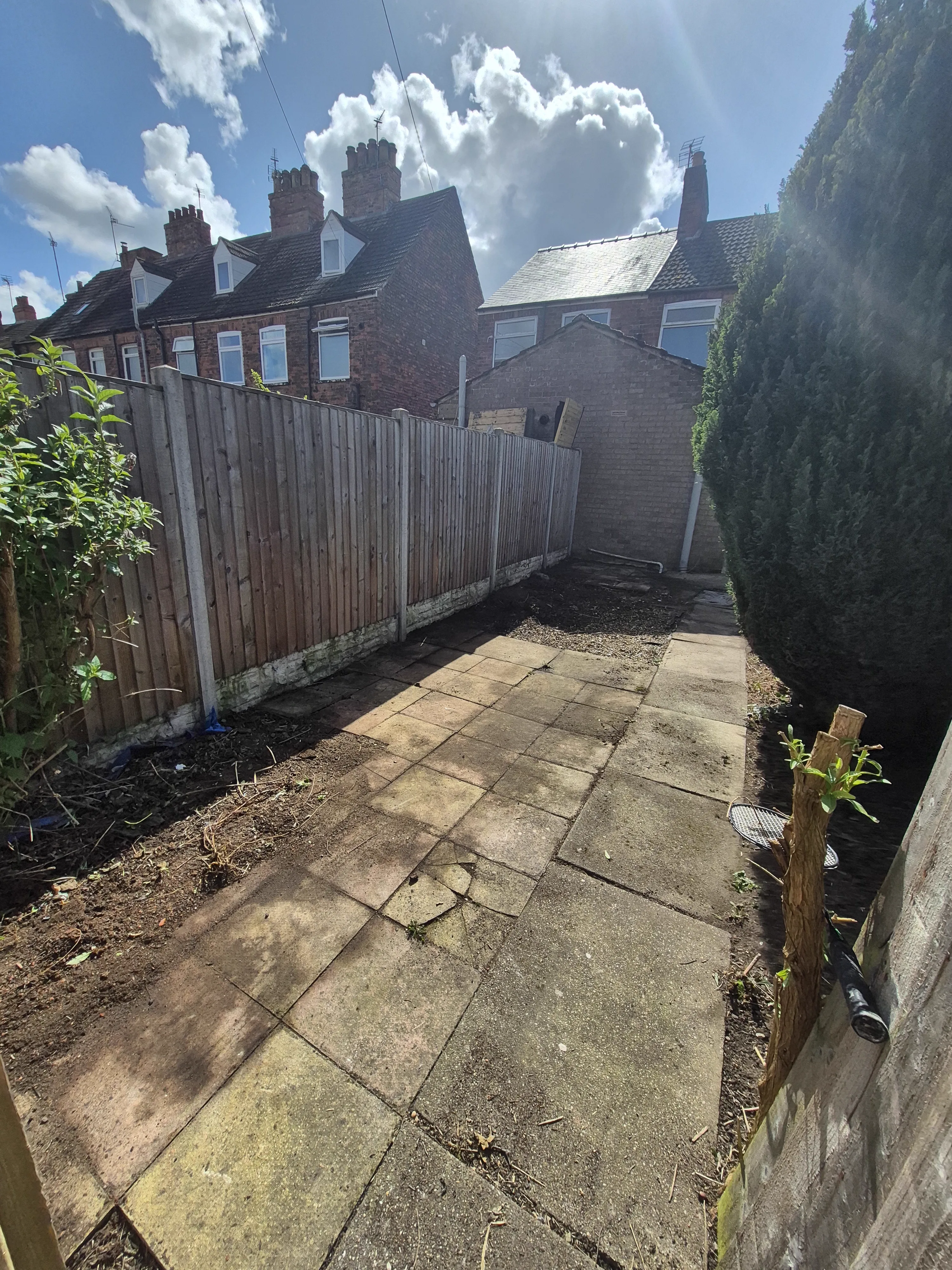 Completed garden tidy at a Gainsborough landlord rental property by LWR Group